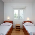 Apartment By The Sea - 10268