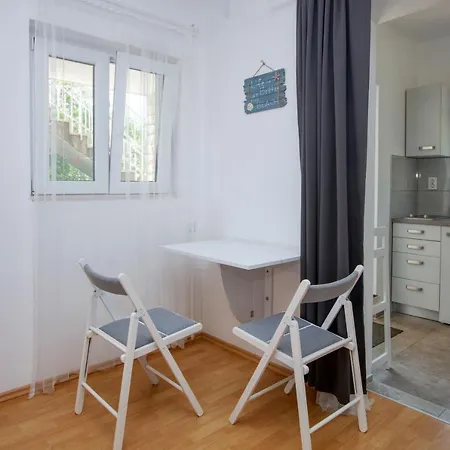 Apartment By The Sea - 10268 *